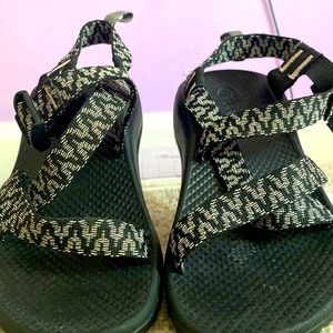 CHACO size 6 or 5 i think!